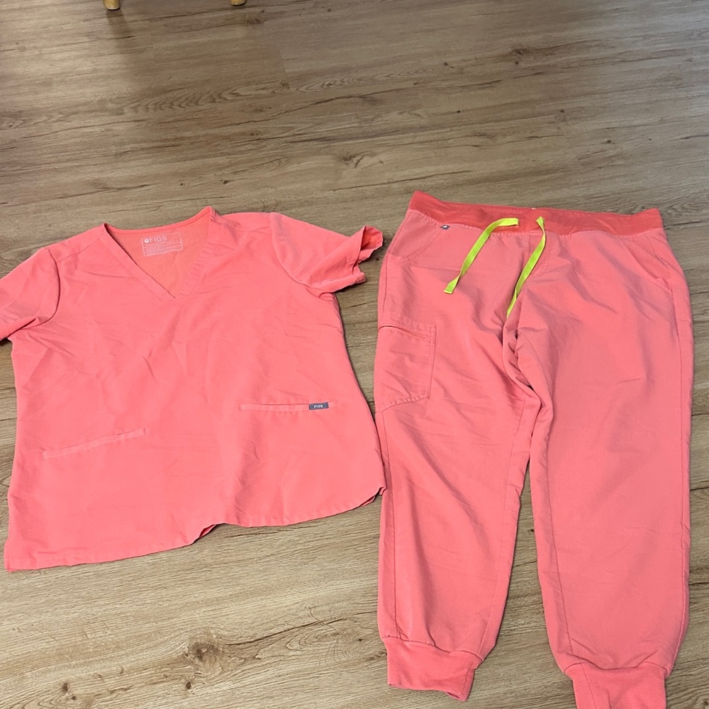Figs scrubs size large - Picture 2 of 3